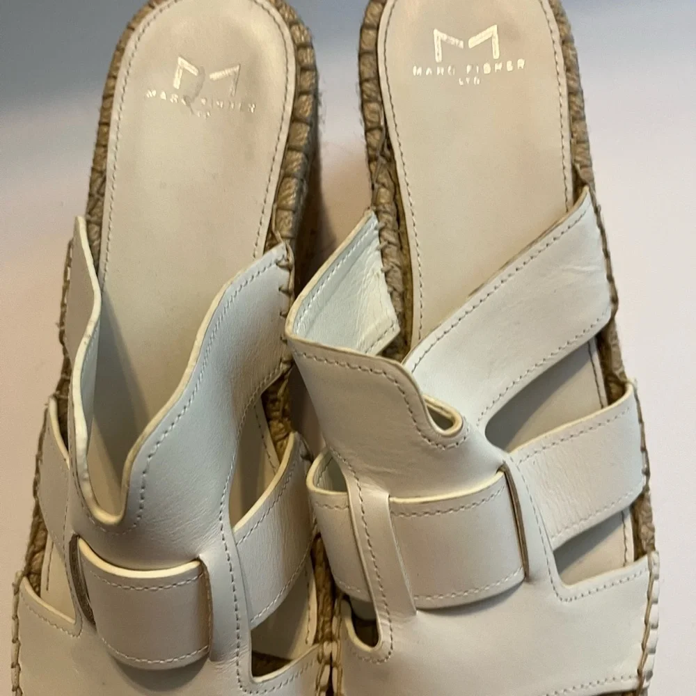 Marc Fisher Women's White Leather Robbyn Espadrille Wedge Sandals Size 7.5 - 8 - Picture 3 of 9